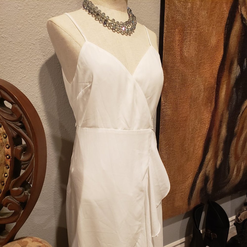 Lulu's White Wrap Around Ruffled Dress.  SZ M